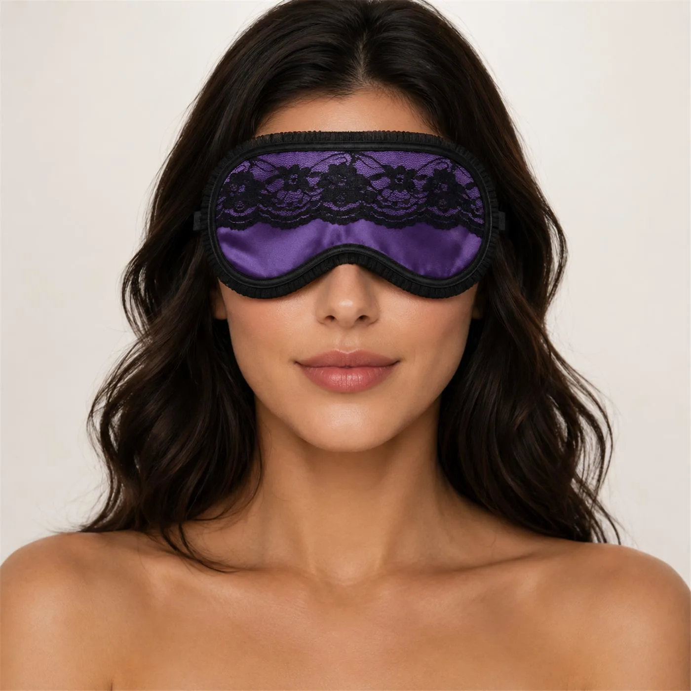 SUAVE ANTIFAZ DE RASO Y PUNTILLAS EN VIOLETA